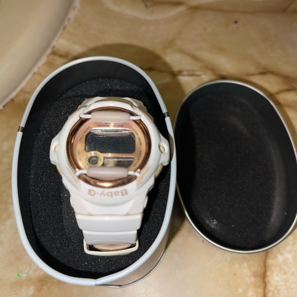 Casio Baby-G Watch Womens watch im original case. Needs battery.